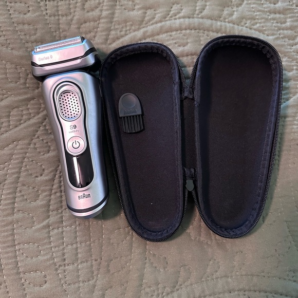 Series 9 Men's Electric Shaver - Silver - Picture 5 of 16